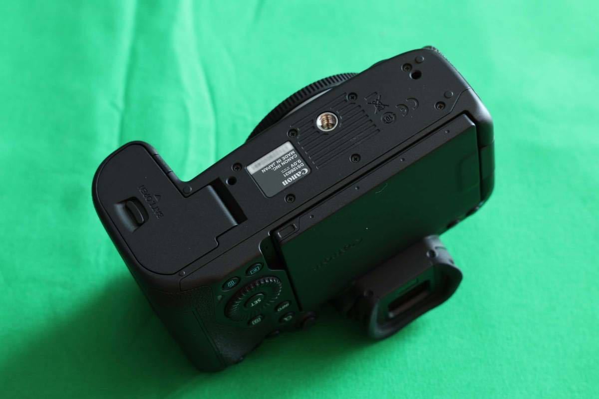 ■キヤノン Canon フルサイズ ミラーレス一眼カメラ ボディ EOS R5 シャッター回数25,000回以下 中古美品！_画像4