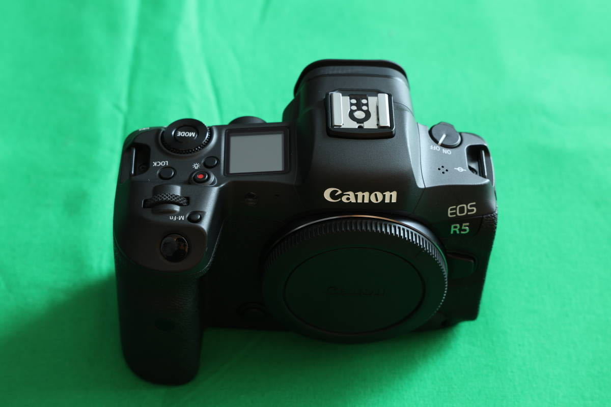 ■キヤノン Canon フルサイズ ミラーレス一眼カメラ ボディ EOS R5 シャッター回数25,000回以下 中古美品！_画像3