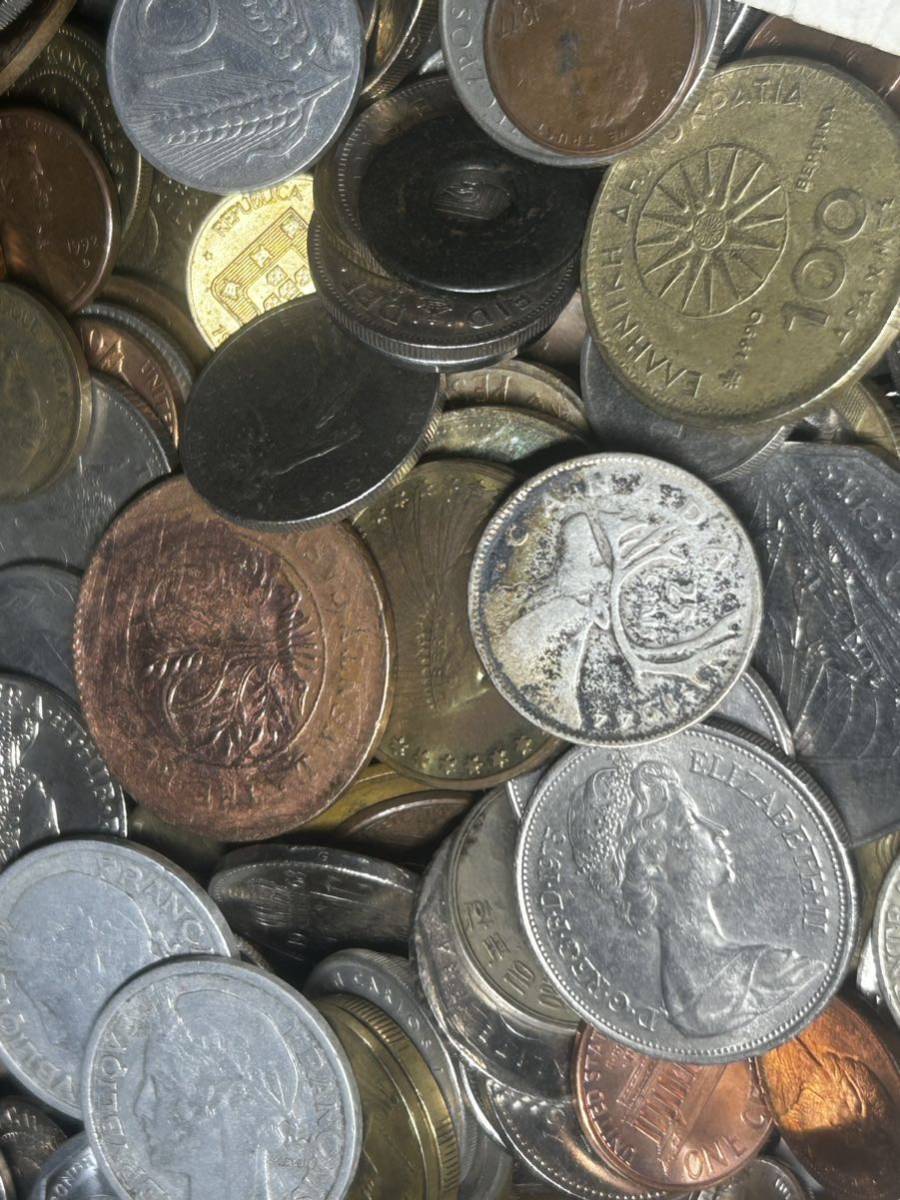 1円~ 外国コイン　約6.1キロ　銀貨　銅貨　金貨　古銭　_画像1