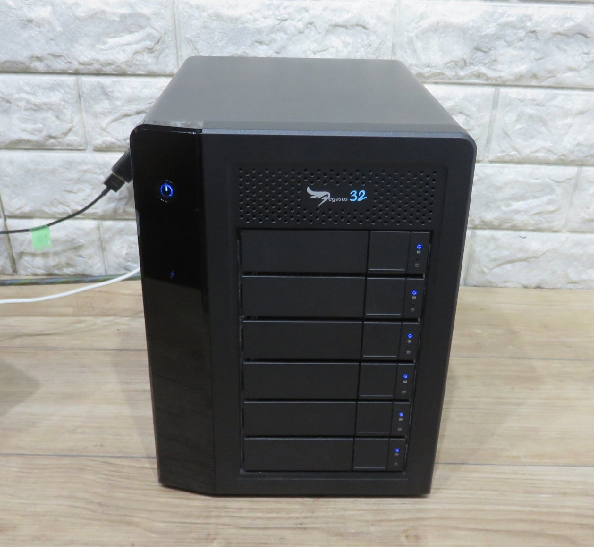 ★≪中古品≫Promise Pegasus32 R6 HDD ６台 RAID[t24012518]_画像1