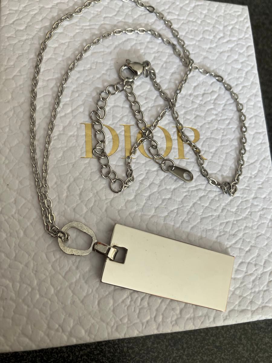 Dior ディオール チャーム シルバー ロゴプレート ネックレス｜Yahoo