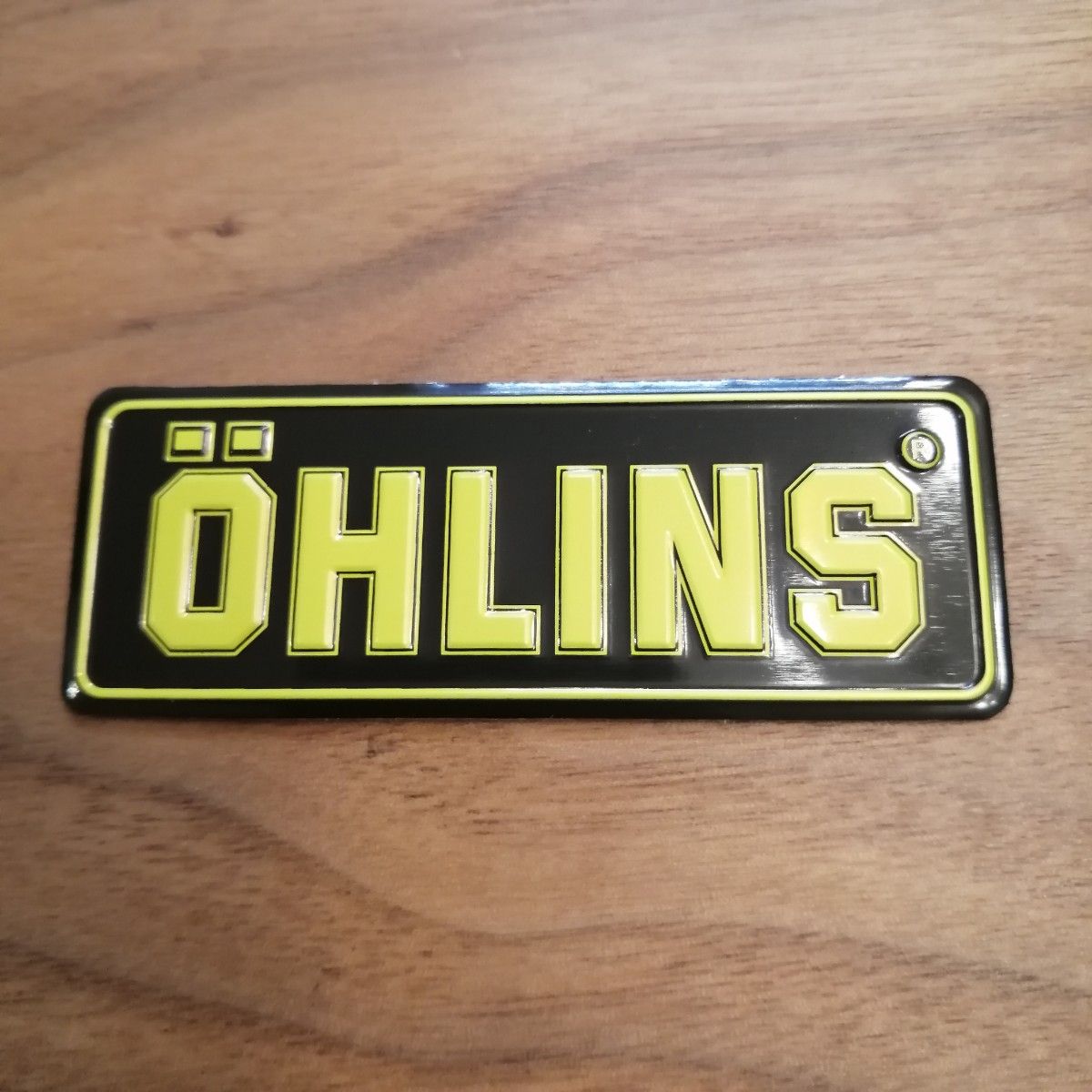 OHLINS（オーリンズ） 黒色 アルミ耐久ステッカー 縦30㎜×横80㎜