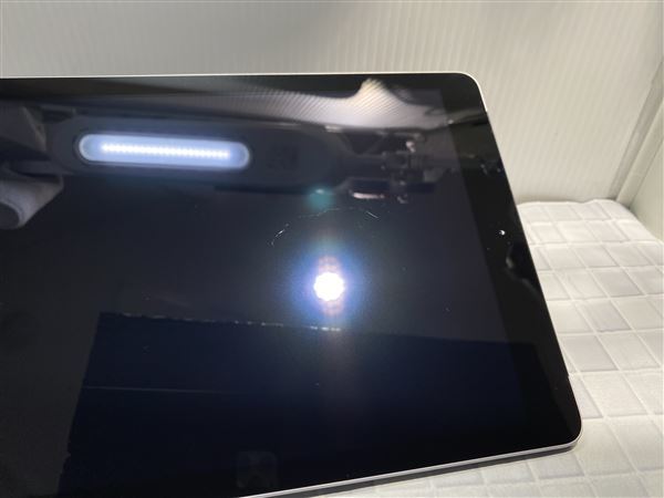 iPad 9.7インチ 第5世代[128GB] セルラー docomo スペースグレ…_画像6