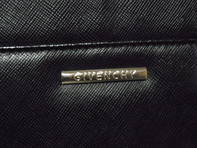 美品 GIVENCHY ジバンシィ サフィアーノ レザー ロゴ金具 セカンドバッグ ハンドバッグ ハンドル付き 黒 ブラック シルバー金具の画像2