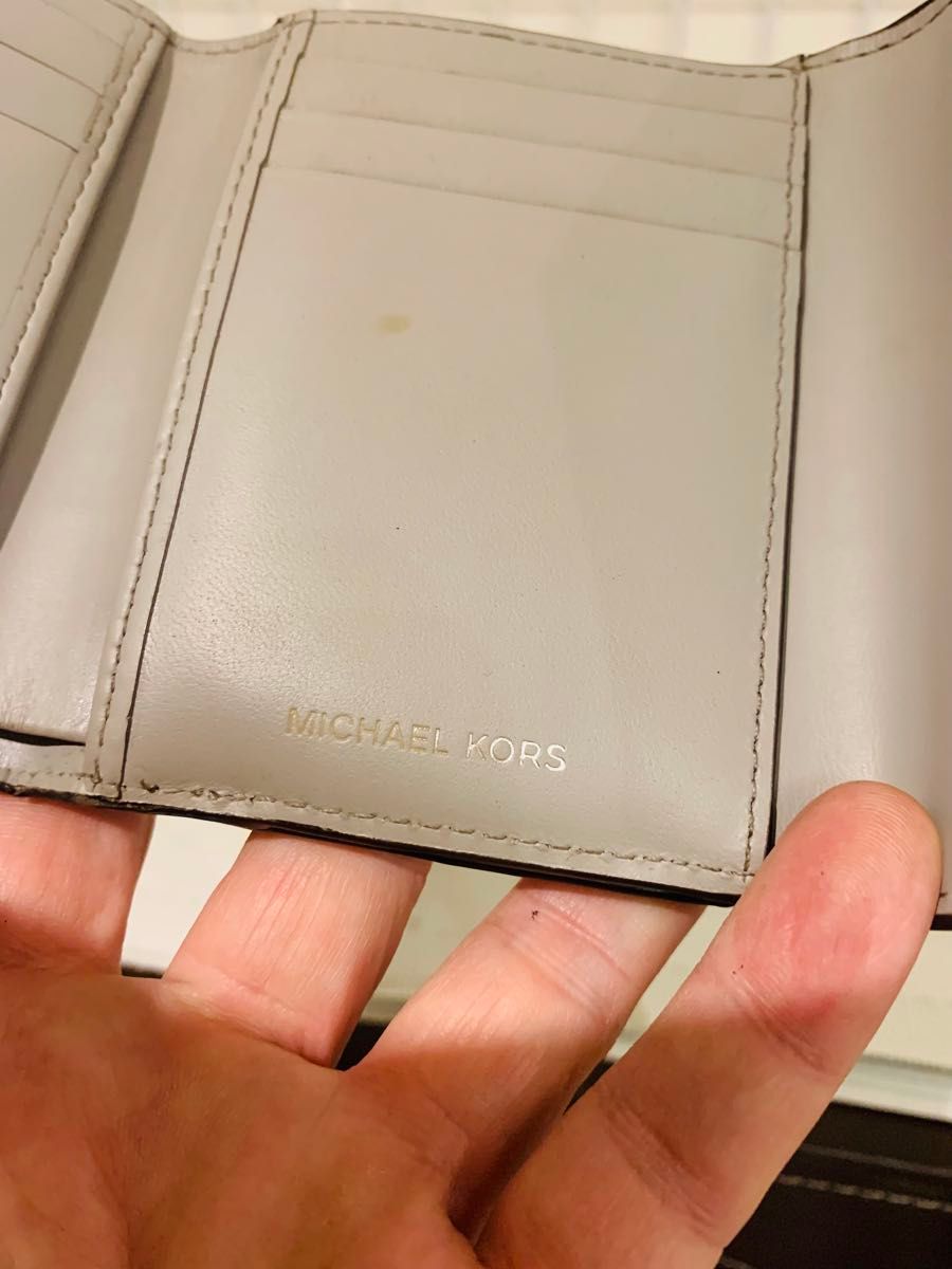 【まあまあ美品】マイケルコース　三つ折り財布　 ウォレット　財布　ミニ財布　グレー　レザー