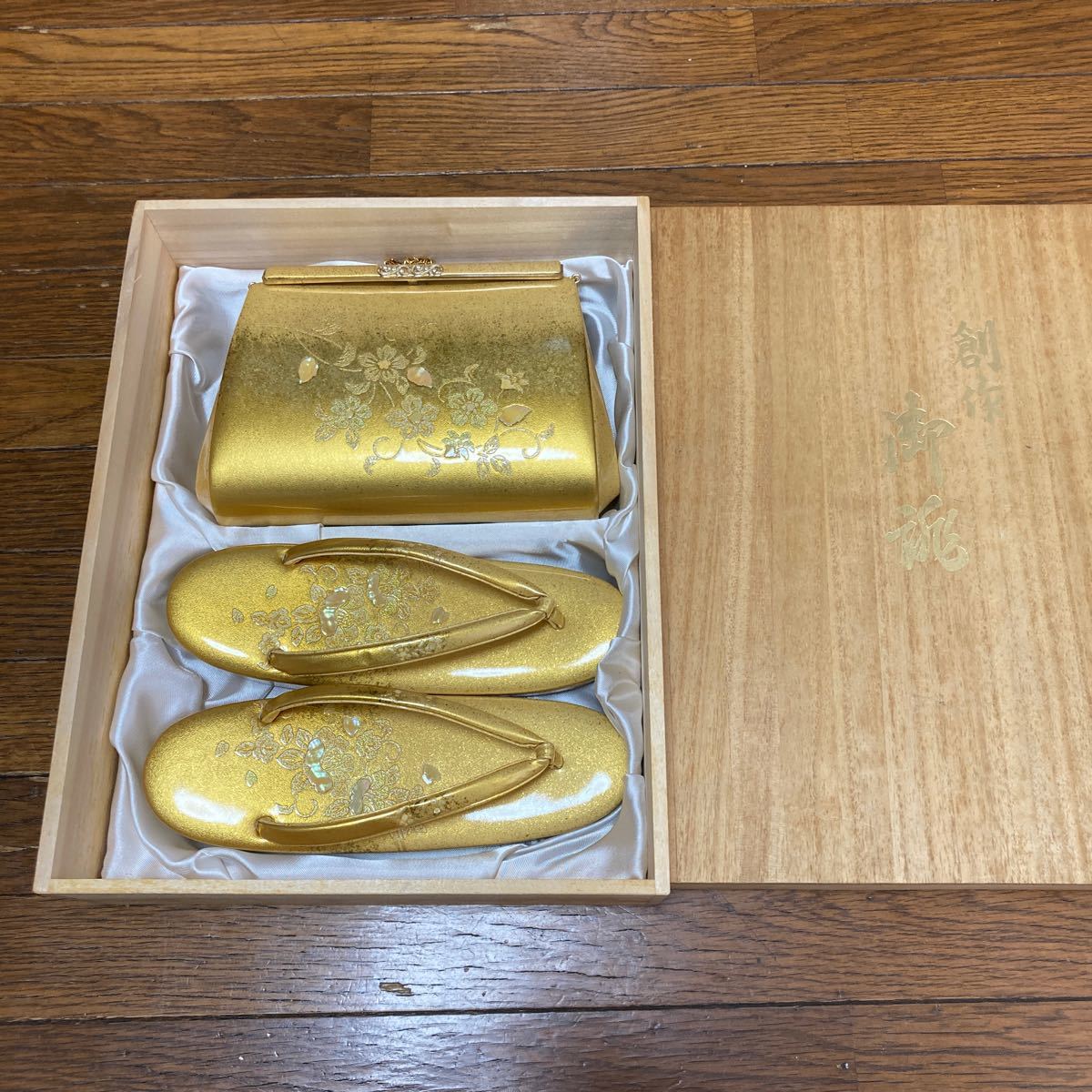 晴れ着　着物　和装小物　草履&バッグセット　金色 _画像1