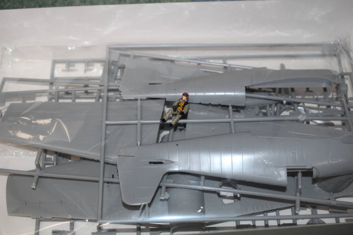 ハセガワ 1/48 グラマン F6F-3 ヘルキャット ”ＵＳＳ エセックス” JT34　※ 定形外送料 ￥５１０ ゆうパック８０サイズ_画像3