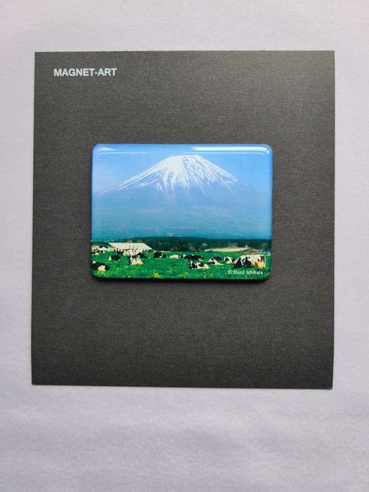 富士山（中）Shinji Ishihara No.1 富士と牛 FJ01　マグネットアート　日本の風景　お土産　ゆうパケット送料無料 新品_画像1