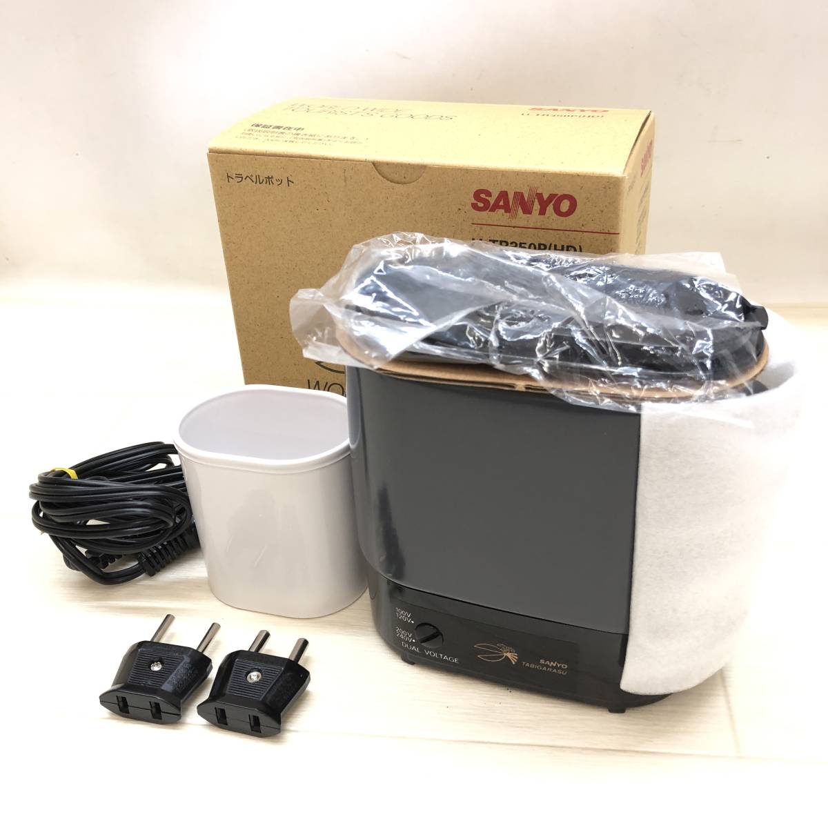 ♪未使用品 SANYO サンヨー トラベルポット U-TR350P 携帯用ポット 0.35L 海外国内両用 ダークグレー 箱付き♪G22380_画像1