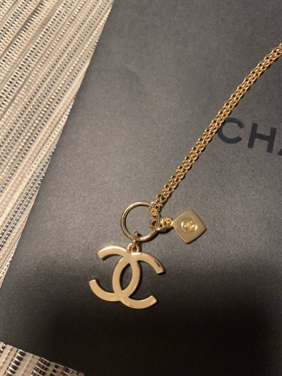 SALE【CHANEL】ホリデー数量限定品 チャーム ネックレス チェーンセット & CHANELホリデー ヘアピン /ホリデー 限定カード付_画像3