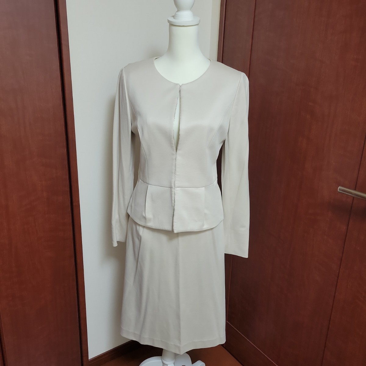  Untitled UNTITLED skirt suit large size 4 ivory total lining ceremony also skirt height is approximately 58cm..