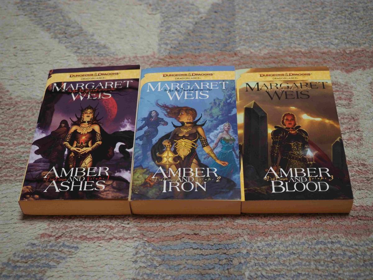 ★☆ Margaret Weis マーガレット・ワイス The Dark Disciple Amber and Ashes,Iron,Blood 本3冊です!! ☆★_画像1