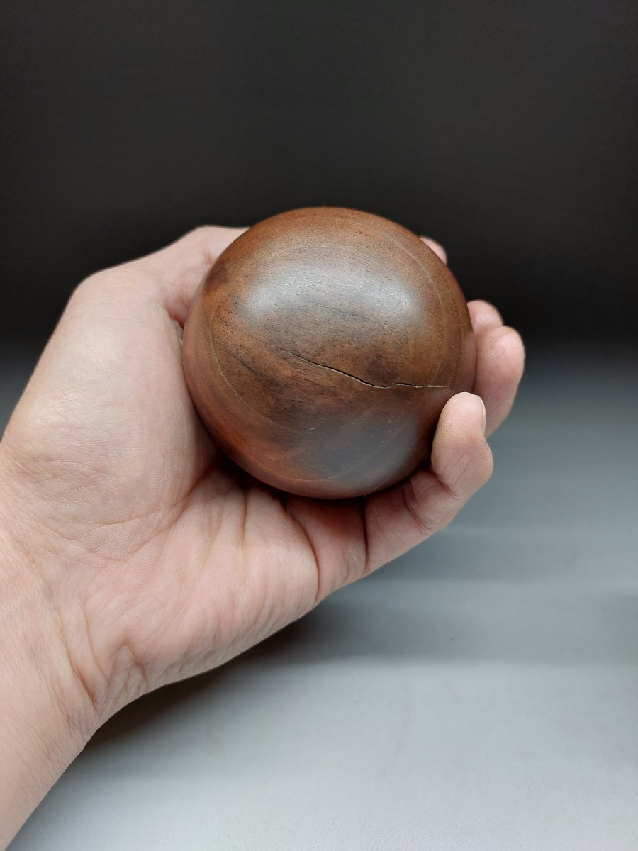 木彫りの球体オブジェ　ウォールナット 一点物　YamabikoWoodArt _画像8