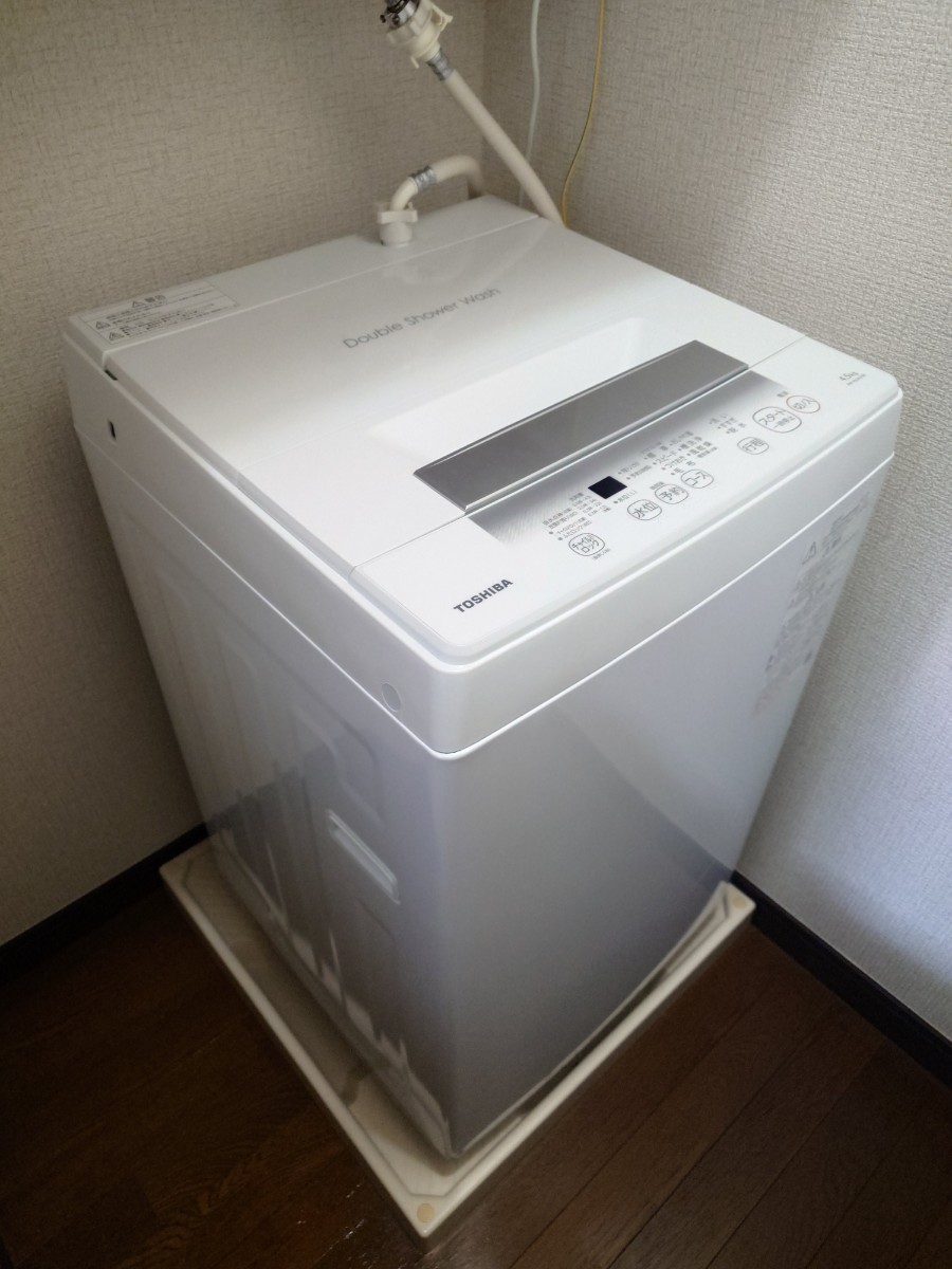 超美品 TOSHIBA 東芝 電気洗濯機 標準洗濯容量4.5kg・標準脱水容量4.5kg Wダブルシャワー洗浄 2023年製 AW-45GA2 付属品 使用頻度少_画像2