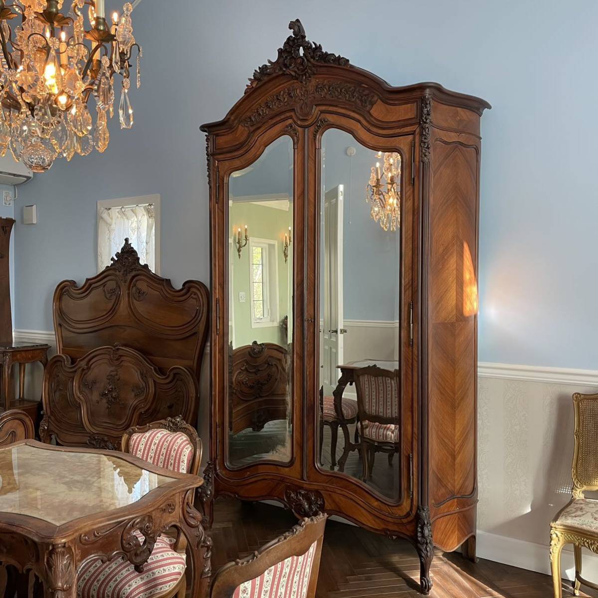 フランスアンティーク アルモワール　ロココ様式　ルイ15世様式　アンティーク家具　ロカイユ　ウォールナット キャビネット_画像2
