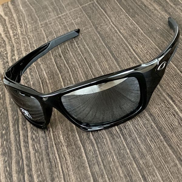 サングラス オークリー★OAKLEY Valve★バルブ 偏光 ブラック ミラー【新品】釣り ジギング バス ドライブ ゴルフ ミラーレンズ 黒