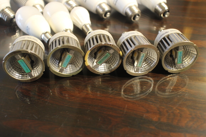 中古です　LED電球12個 /E26 /E17/ E11(ハロゲン互換)+ 電球型蛍光灯2個E17、セットで。_画像2