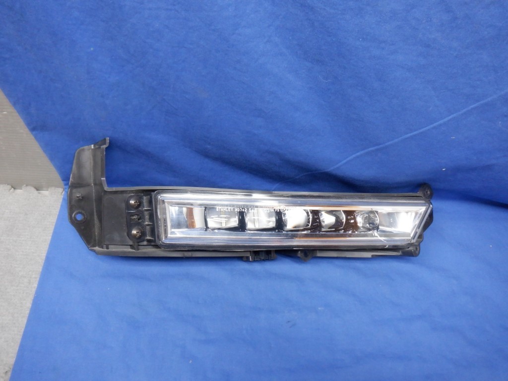 オデッセイ　RC1/RC2　右フォグランプ　LED　W3742　71174-T6A (Z9341)_画像1