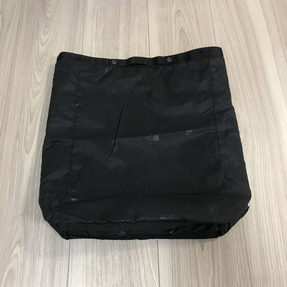 THE NORTH FACE TECH PAPER ROLL BC BAG ノースフェイス テック ペーパー ロール クラッチ バッグ ポーチ トート ランチ ショッピング 黒