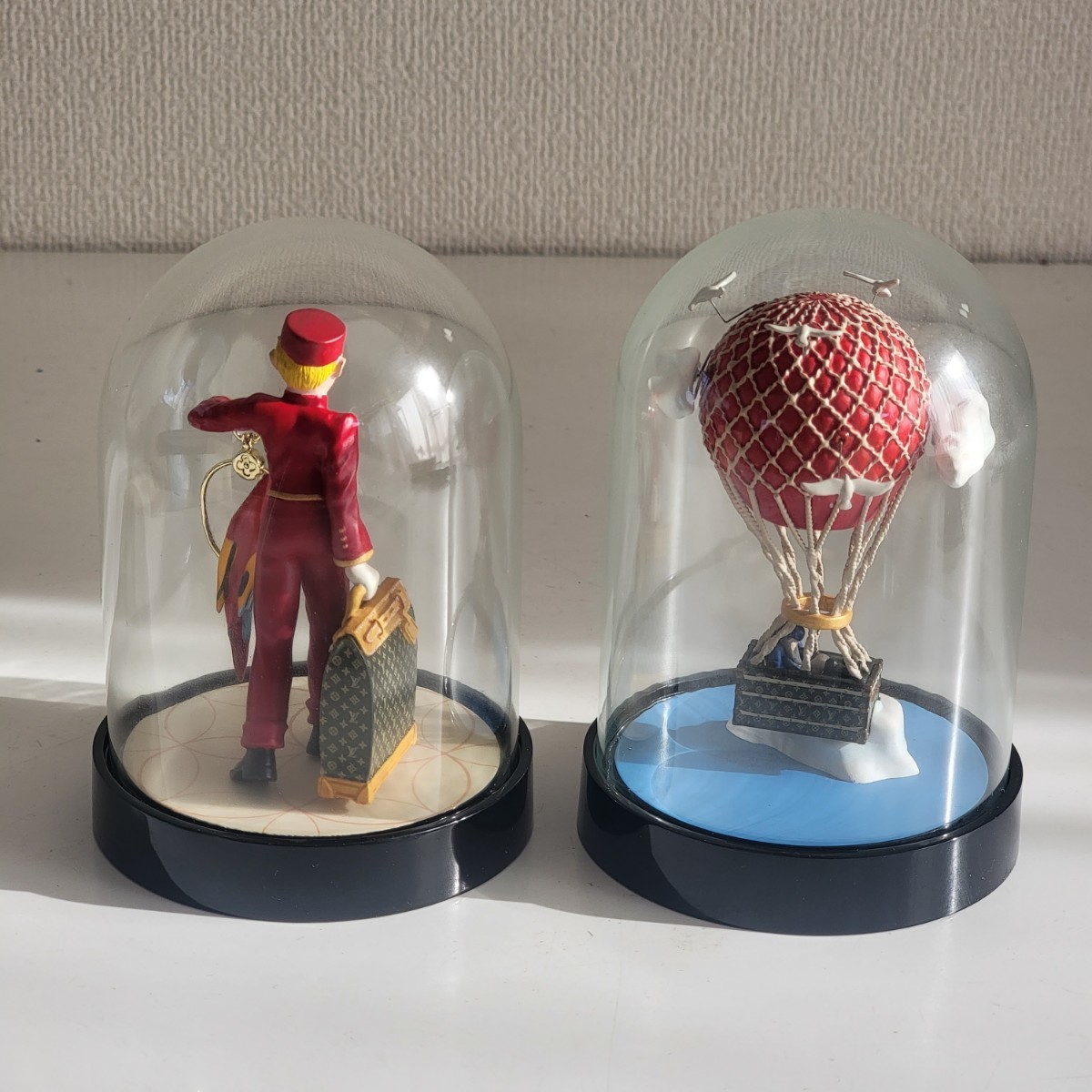 ルイヴィトン LOUIS VUITTON ガラスドーム ベルボーイ 気球 ２体セット 置物 オブジェ ガラス 箱付き ノベルティ ドーム _画像3