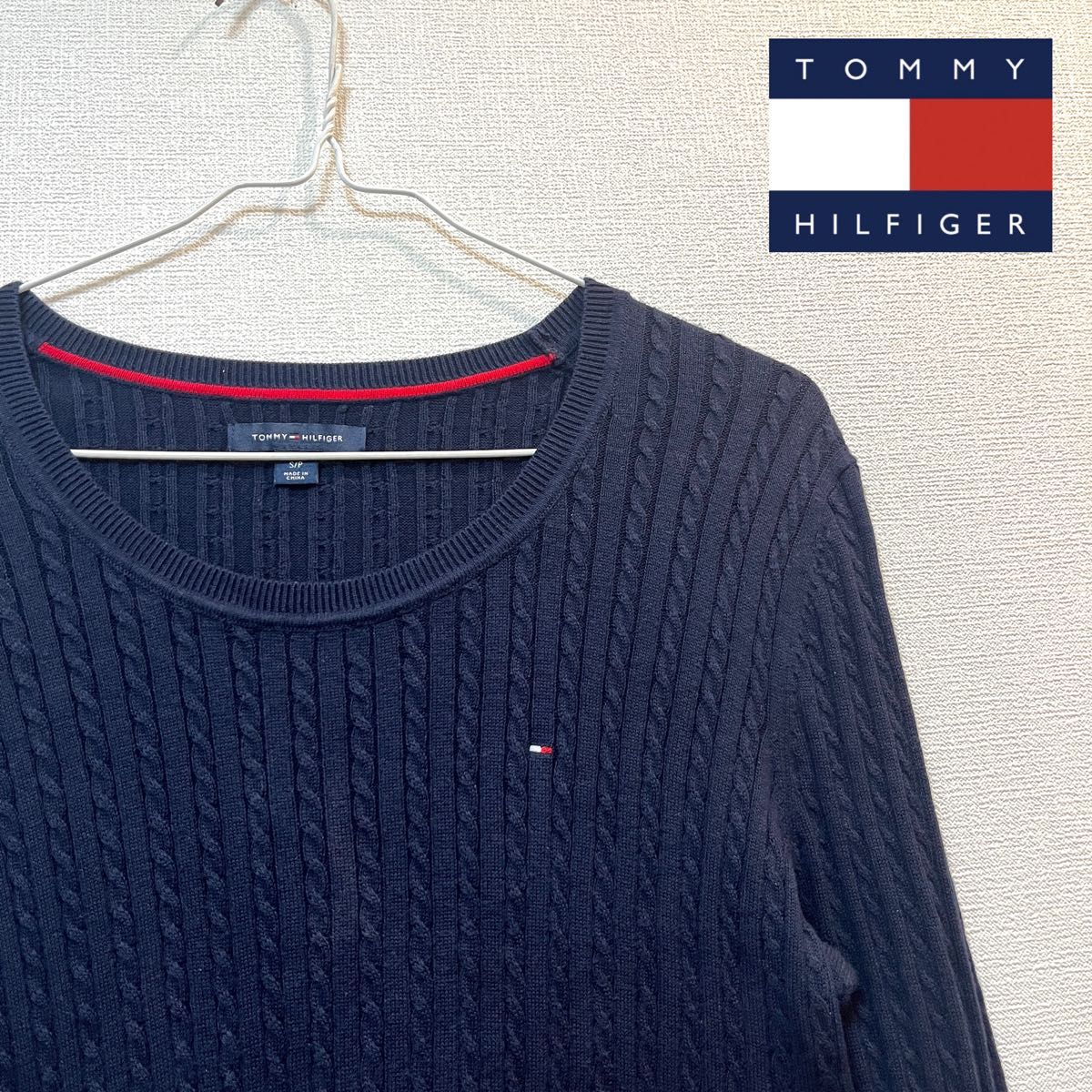 TOMMY HILFIGER(トミーヒルフィガー) Uネック ブランドロゴ ケーブルニットセーター ネイビー 紺 トップス