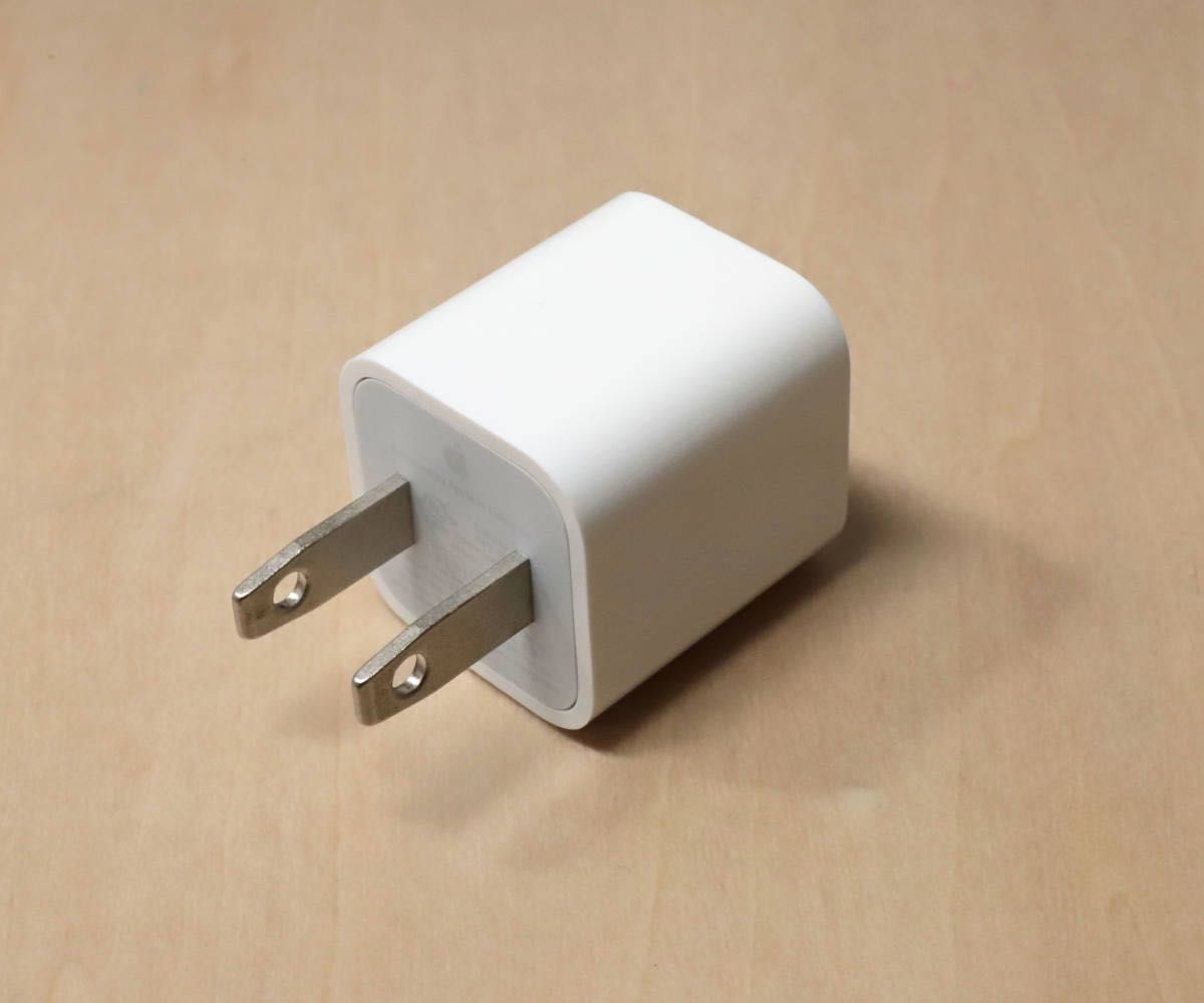 Apple 5W USB-A 電源アダプタ A1385 MD810LL/A iPhone 純正 充電器（良品）b