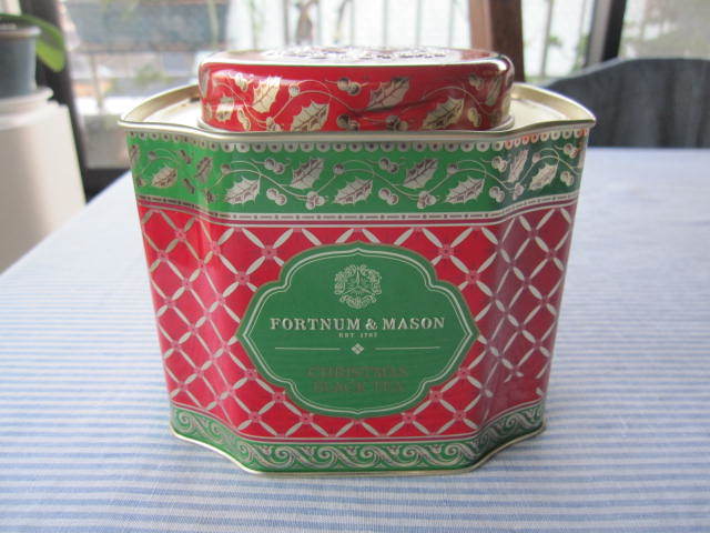 Fortnum&Mason four tonam&meison. large Christmas ti. empty can 