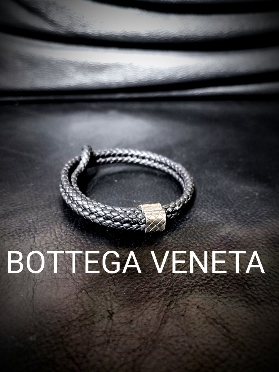 良品　BOTTEGA VENETA　ボッテガヴェネタ　ブレスレット　バングル　シルバー　ユニセックス　レザーブレスレット　イントレチャート_画像1