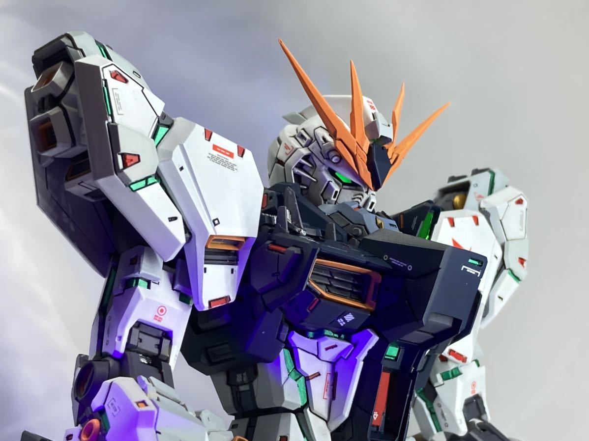 MG 1/100 RX93νガンダム 改修 塗装済完成品 ニューガンダム ガンプラ完成品 NU GUNDAM_画像2