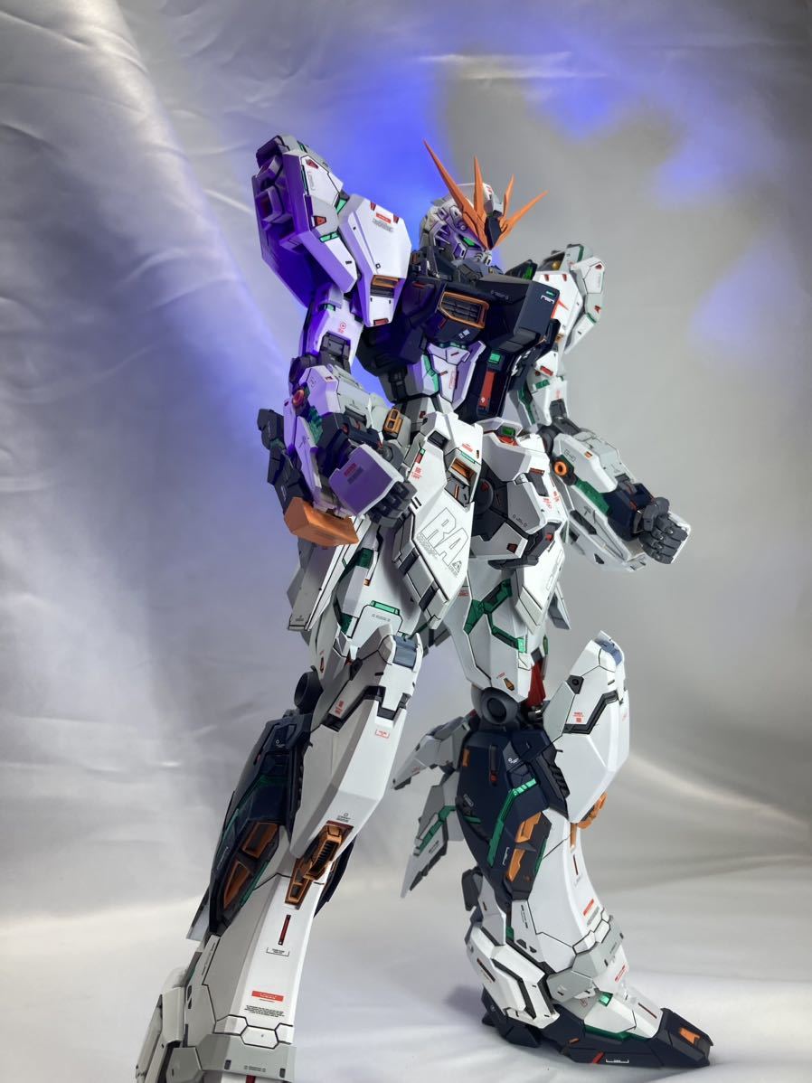 MG 1/100 RX93νガンダム 改修 塗装済完成品 ニューガンダム ガンプラ完成品 NU GUNDAM_画像3