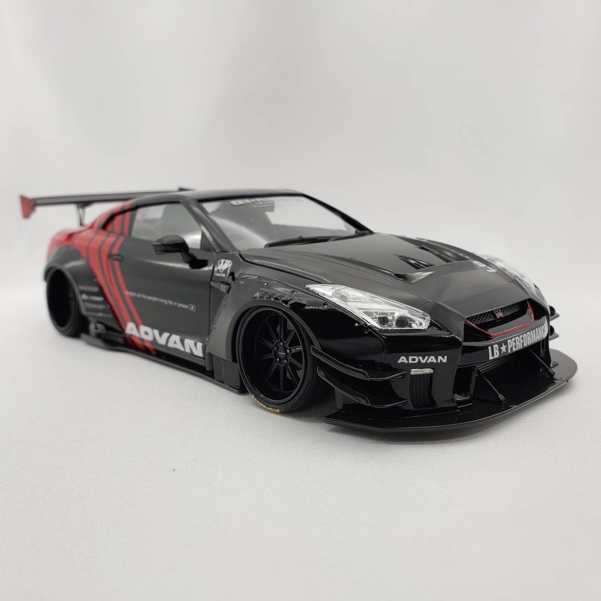 ニッサン　R35 GT-R リバティーウォーク Ver.2 アドバン 改造完成品 ジャンク_画像3