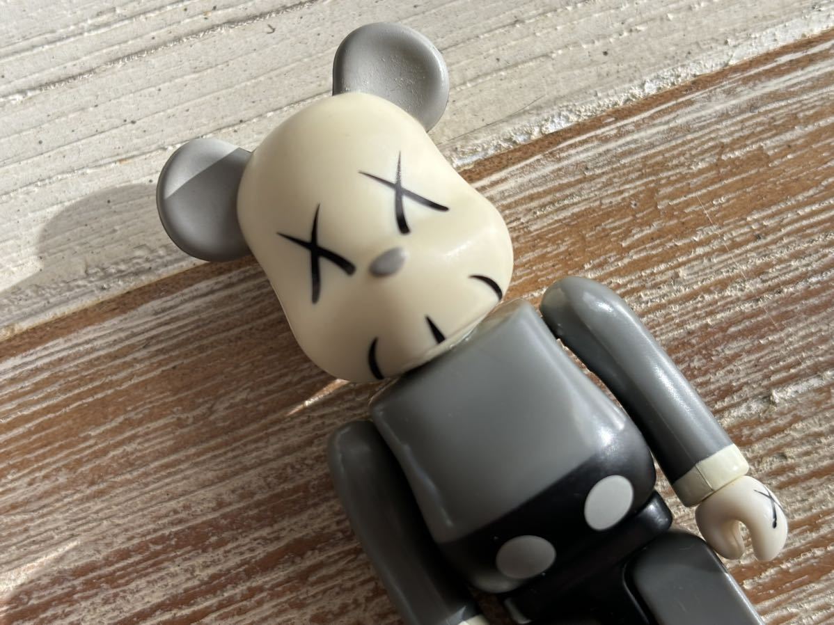 ベアブリック/BE@RBRICK シリーズ4 アーティスト　KAWS カード無し(メディコムトイ・フィギュア)