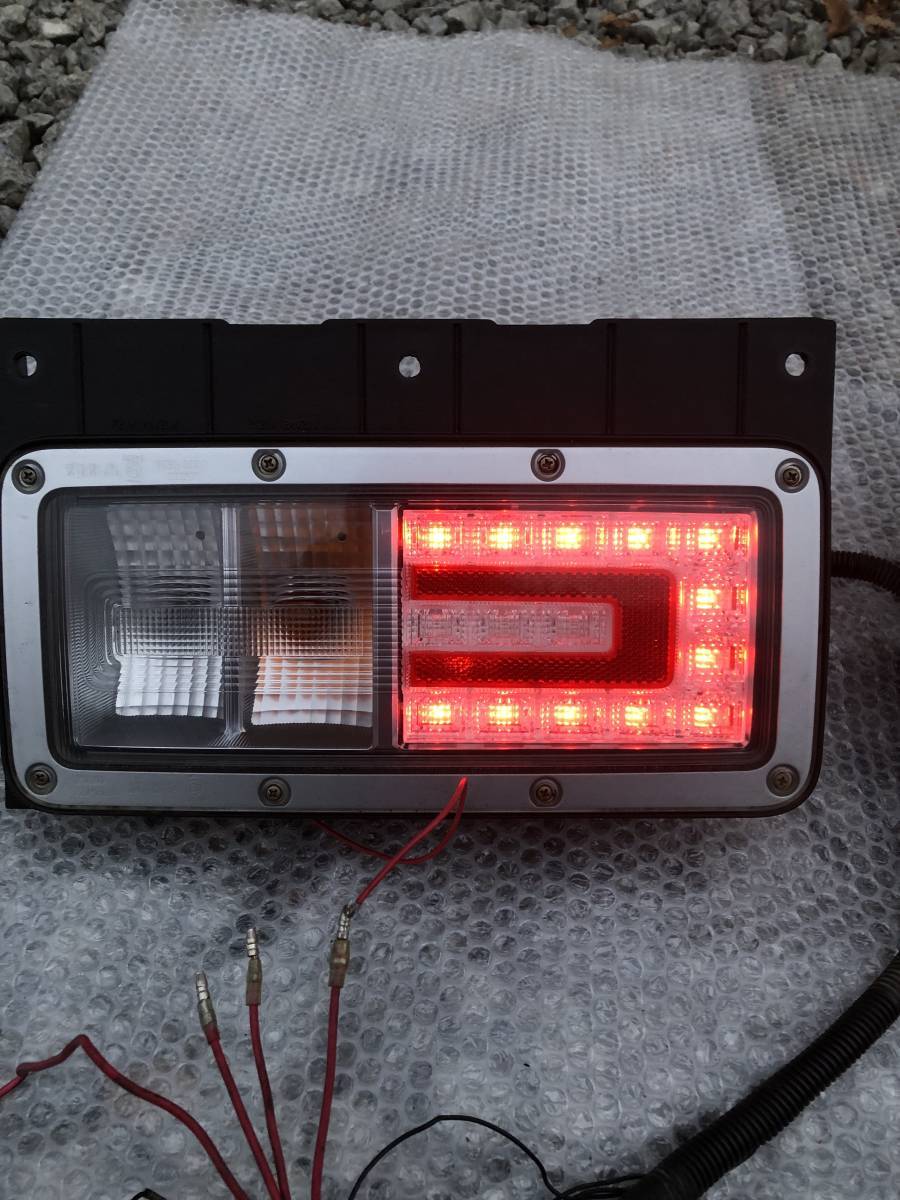トラック イスズ ふそう 日野 純正 LED 2連テールライト 2連 トラック イスズ ふそう 日野 純正 LED 2連テールライト 2連