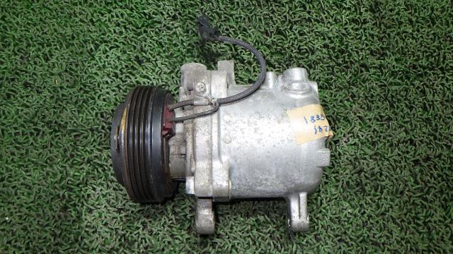 キャロル DBA-HB24S エアコンコンプレッサー DENSO 447190-614C 1A26-61-450A 中古