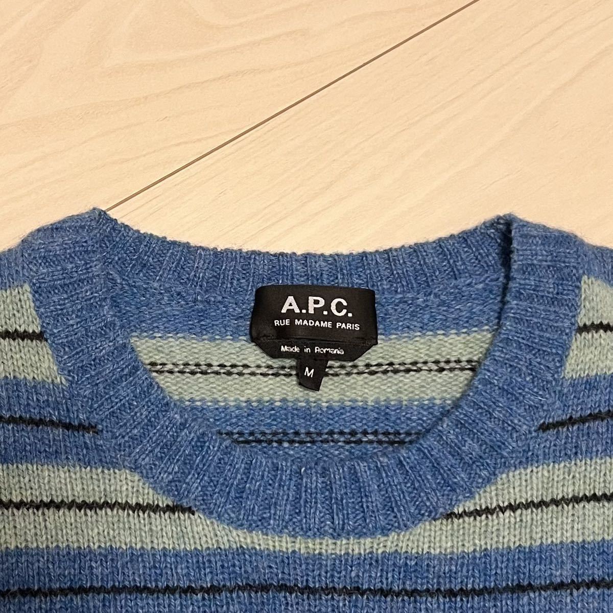 美品 A.P.C. アーペーセー クルーネック ボーダーニット M ブルー系 ルーマニア製 24216-1-85971 ウール100% 長袖 セーター メンズ_画像3