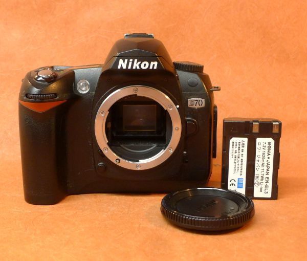 k539 Nikon D70 デジタル一眼レフカメラ ボディのみ バッテリー付き サイズ：約 幅14×高さ11×奥行8ｃｍ /60_画像1