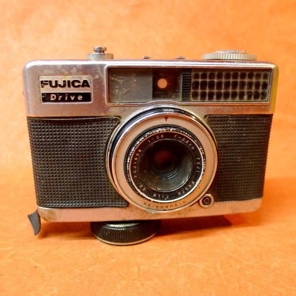 a268 ジャンク FUJICA Drive ハーフカメラ 1:2.8 f=2.8cm サイズ:幅約11.5cm 高さ約9.5cm 奥行約4.5cm/60_画像2