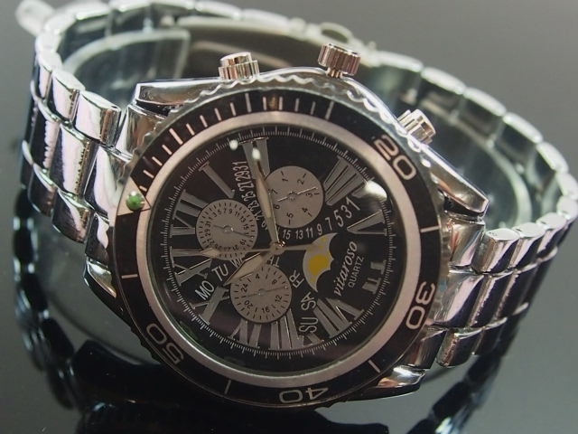 VITAROSO men's wristwatch metal watch made in Japan Movement Chrono, moon face design 