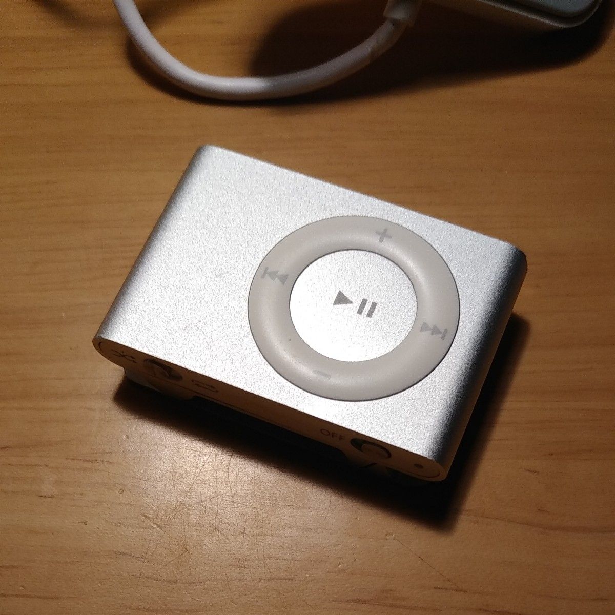 iPod shuffle シルバー （ジャンク品扱いのため訳あり） Apple