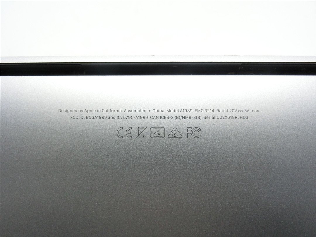 中古　MacBook Pro　A1989　本体止めネジ欠品　日本語キーボード　詳細不明　ノートPCパソコン　ジャンク品　送料無料_画像8