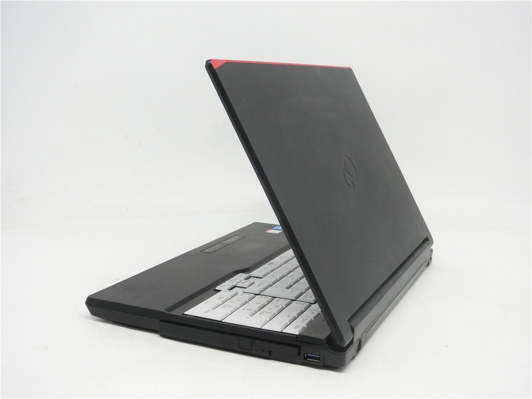 中古　FMV 　LIFEBOOK　A5511/G　Core 11世代i5　　ノートパソコン　通電しません　　詳細不明　ジャンク扱い 　送料無料_画像3