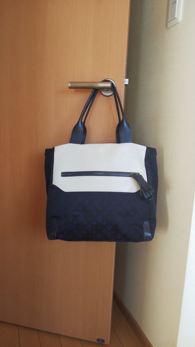 russet* tassel attaching *bai color * switch * monogram pattern * tote bag * Russet * bag * navy series × white group 