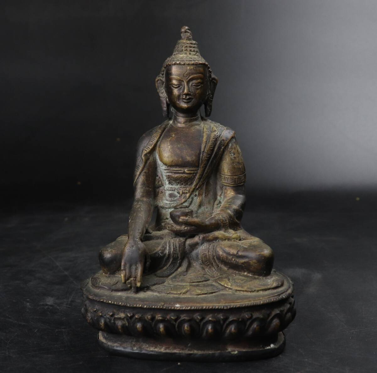 【T342】仏教美術 古銅 チベット仏 薬師如来坐像 西蔵仏 中国古玩 仏像