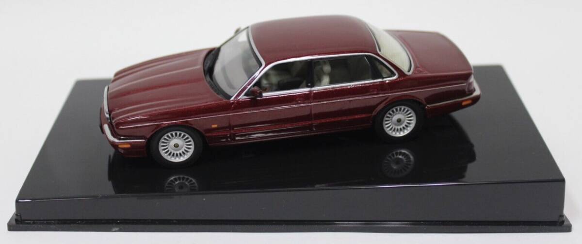 【絶版!】Ж AUTOart 1/43 ジャガー JAGUAR X308 XJ8 オートアート Carnival Red カーニバル レッド Ж XJ12 XJ6 X300 Daimler デイムラー_大切に保管して目立つダメージはありません