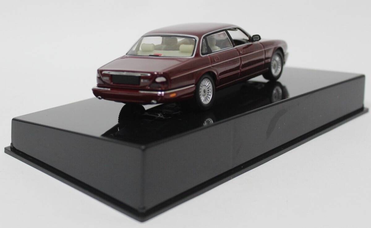 【絶版!】Ж AUTOart 1/43 ジャガー JAGUAR X308 XJ8 オートアート Carnival Red カーニバル レッド Ж XJ12 XJ6 X300 Daimler デイムラー_大切に保管して目立つダメージはありません