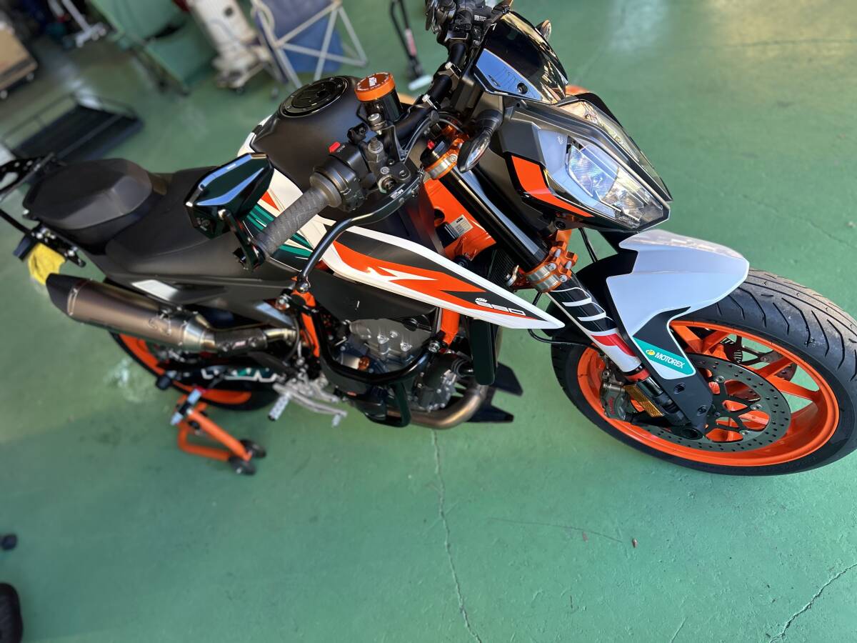 KTM 890 DUKE R カスタムパーツ多数！ローダウン！バックステップ！SC-PROJECT ！バーエンドミラー！ETC2.0！_画像2