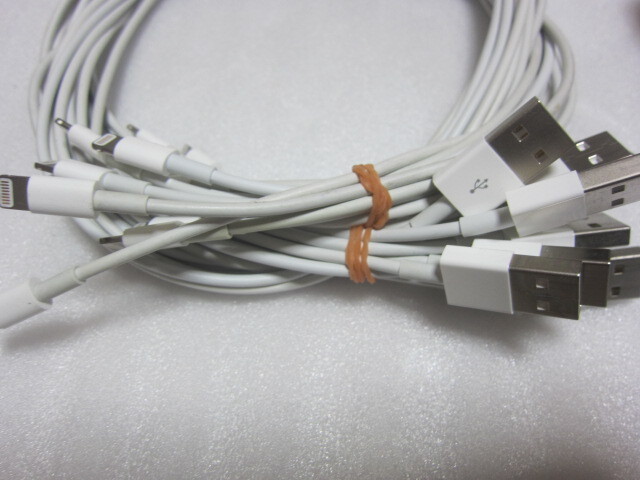 Apple USB電源アダプタ 10W 8個と12W 3個　計11個と Lightning - USBケーブル（1 m）11本_画像2