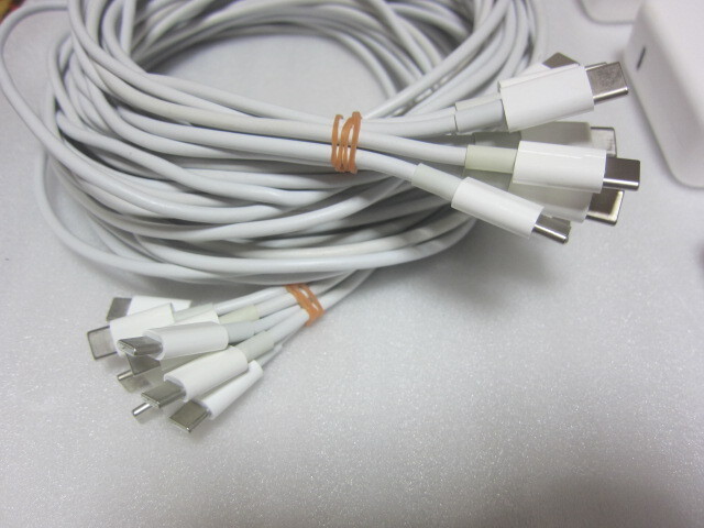 Apple 61W USB-C アダプタ A1718 とApple 240W USB-C充電ケーブル（2m）9個セット_画像2