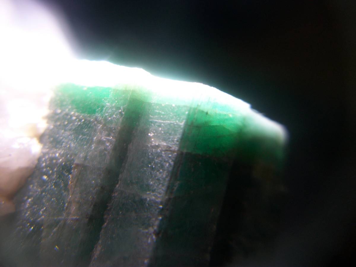 ブラジル　エメラルド　緑柱石　柱状結晶　　極太　ハイグレード　定型外発送_画像3
