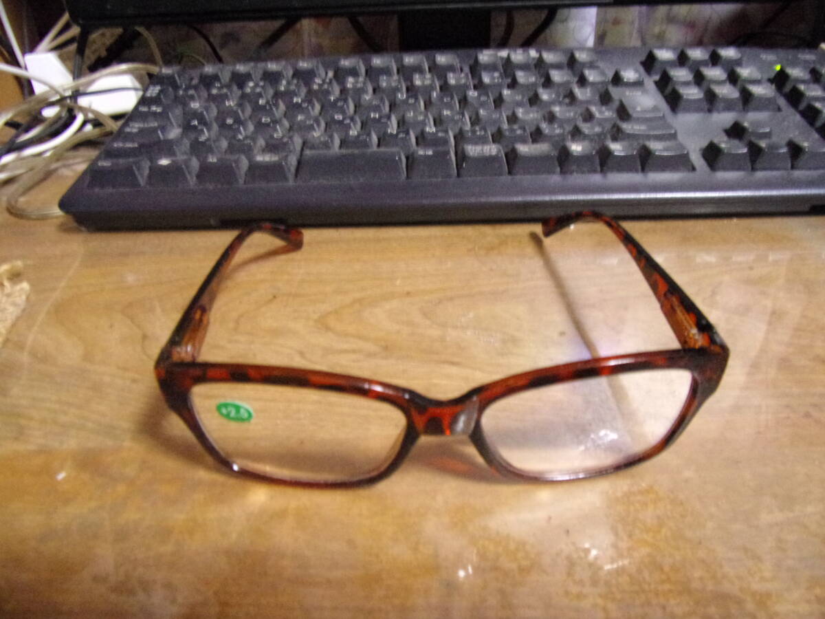 軽量な老眼鏡。＋2.5。スプリングフィット バネ付き。ボストン ②の画像2